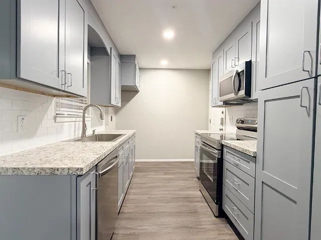 $1,695 | 549 Northwest Hillery Street, Burleson, TX 76028