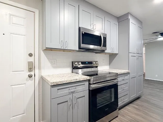 $1,695 | 549 Northwest Hillery Street, Burleson, TX 76028