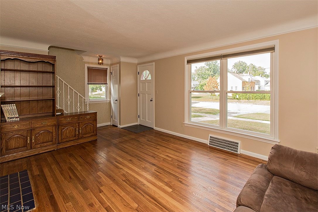 1409 Brainard Road Lyndhurst, OH 44124 - Photo 7 of 29