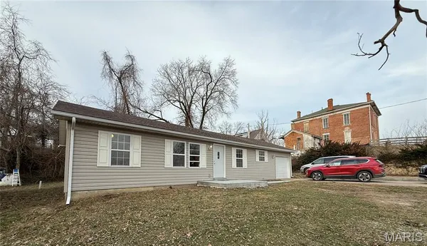 $245,000 | 407 Howard Street, Clarksville, MO 63336