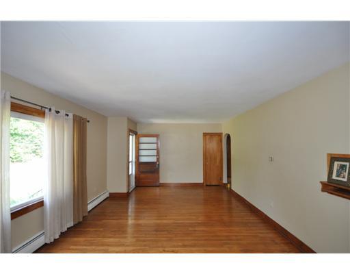 5800 Ella Hollow Road Elizabeth, PA 15037 - Photo 3 of 16 Living Room.