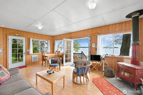 $950,000 | 1865 Seacrest Drive, Lummi Island, WA 98262