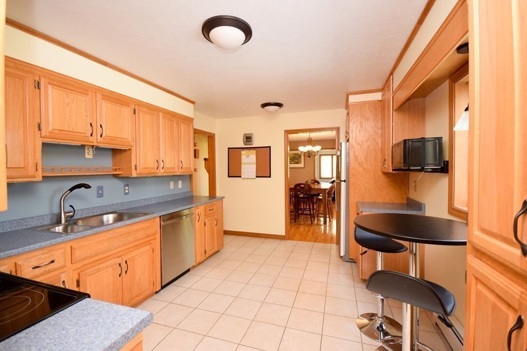 34 Fenton Road Monson, MA 01057 - Photo 4 of 25 Gallery Image 4