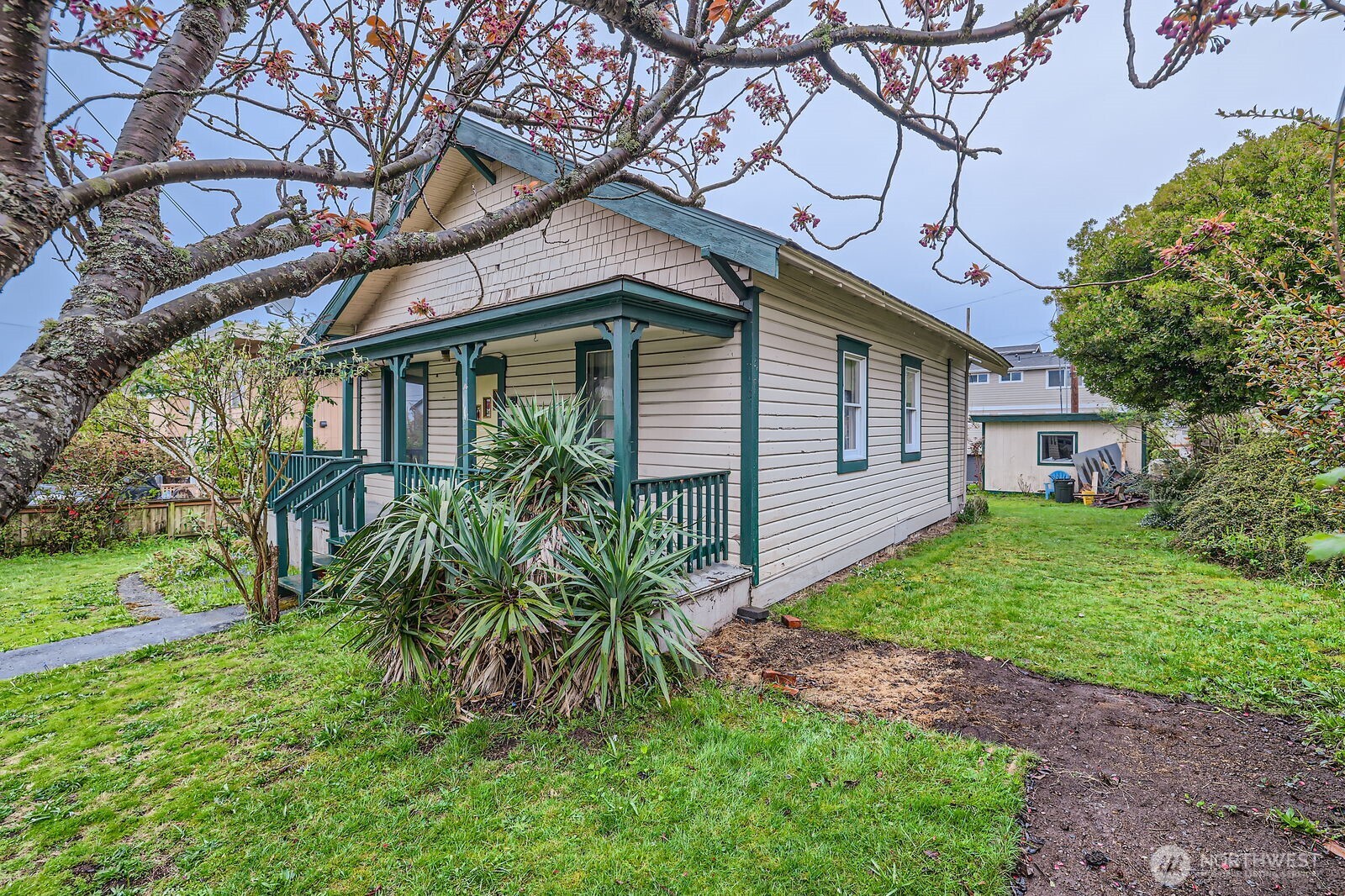 621 Daley Street Edmonds, WA 98020 - Photo 4 of 19 a front view of a house with garden