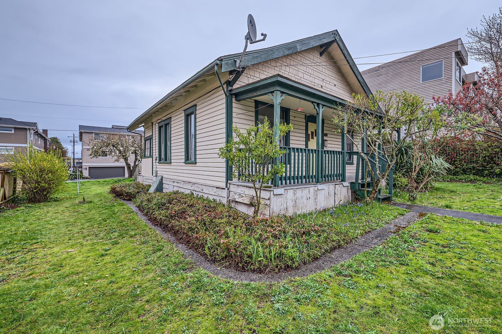 621 Daley Street Edmonds, WA 98020 - Photo 5 of 19 front view of a house with a yard