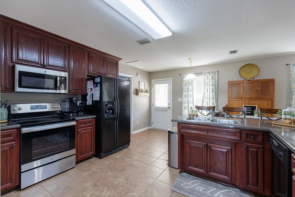 415 Meadowlark Road Valdosta, GA 31602 - Photo 9 of 27 Gallery Image 9