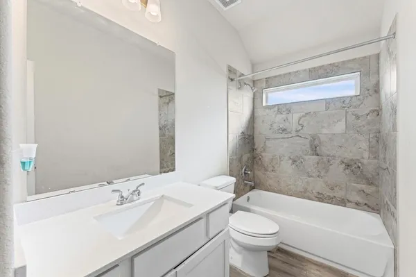 $2,300 | 1214 Mira Mar Court, Rosharon, TX 77583