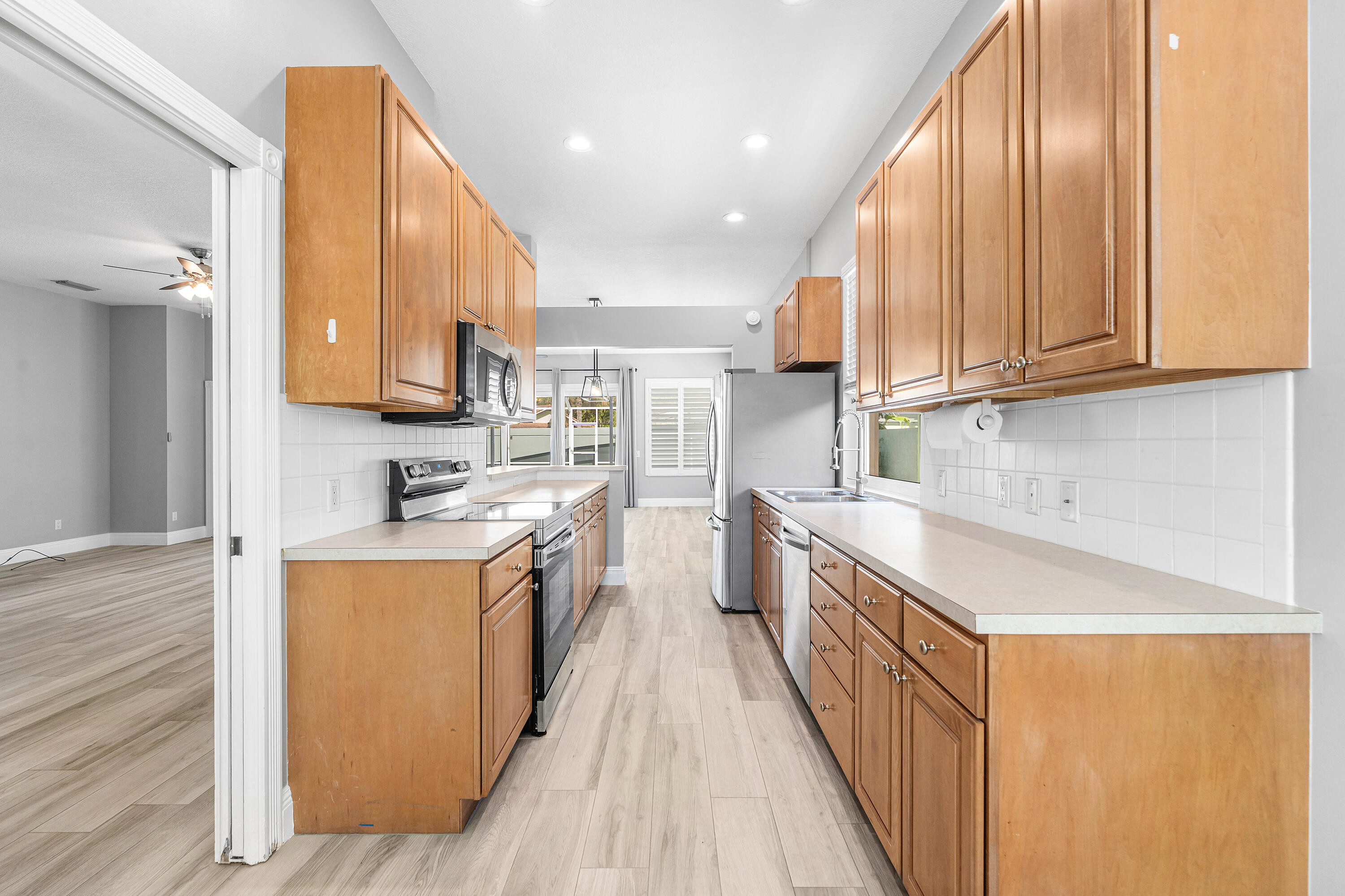 132 East Hampton Way Jupiter, FL 33458 - Photo 15 of 43 Kitchen