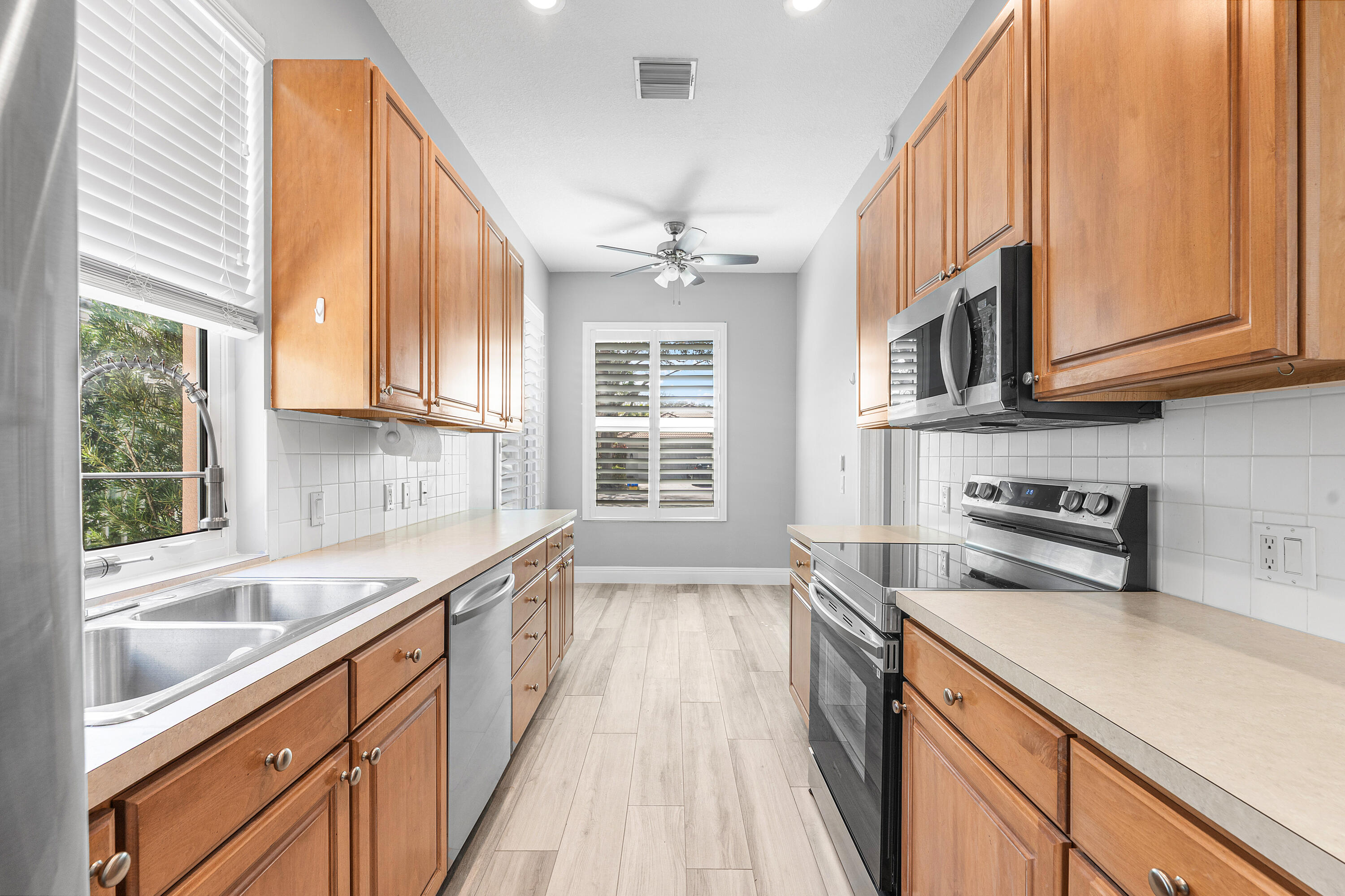 132 East Hampton Way Jupiter, FL 33458 - Photo 16 of 43 Galley Kitchen