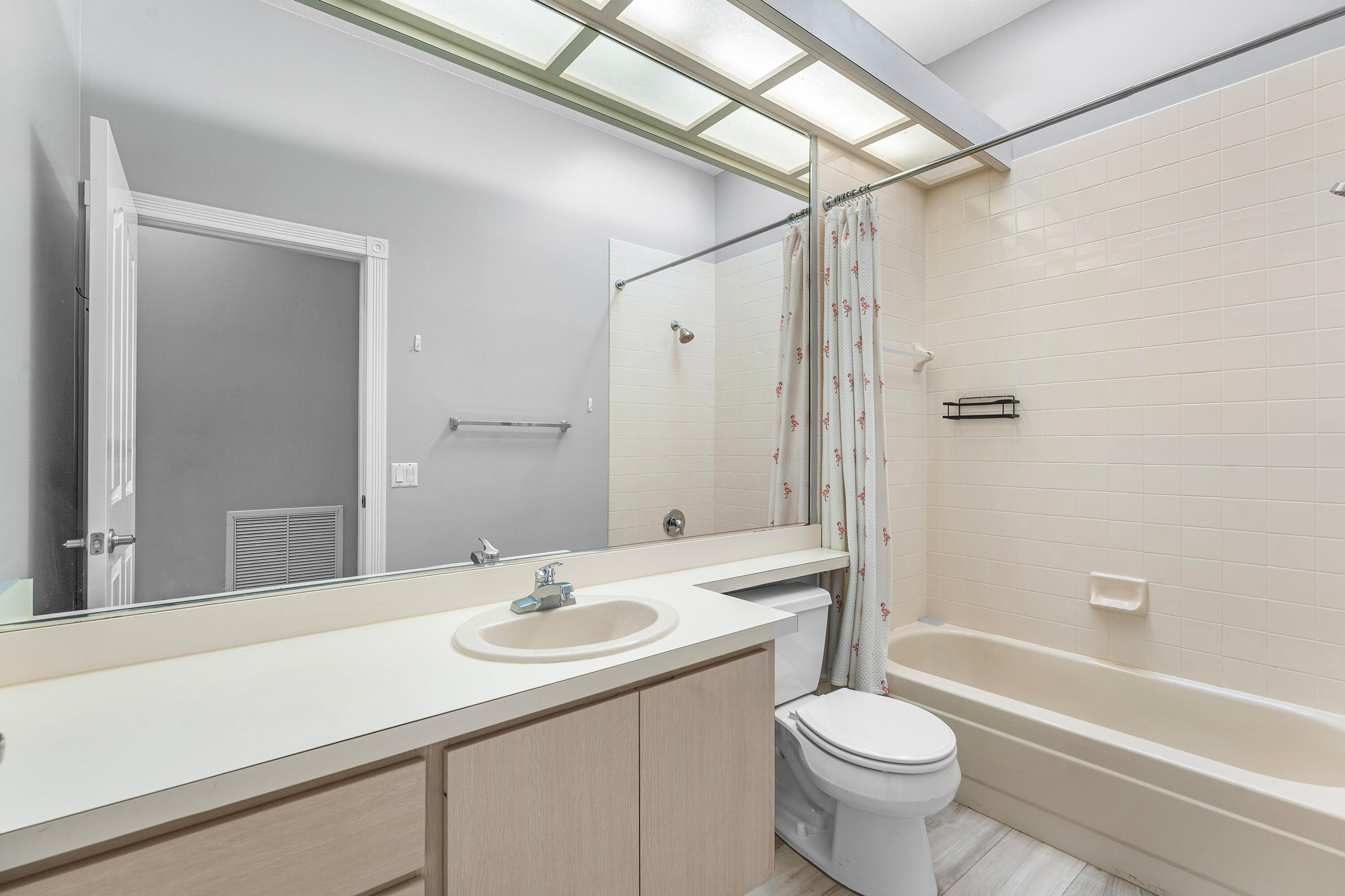 132 East Hampton Way Jupiter, FL 33458 - Photo 27 of 43 Guest Bath