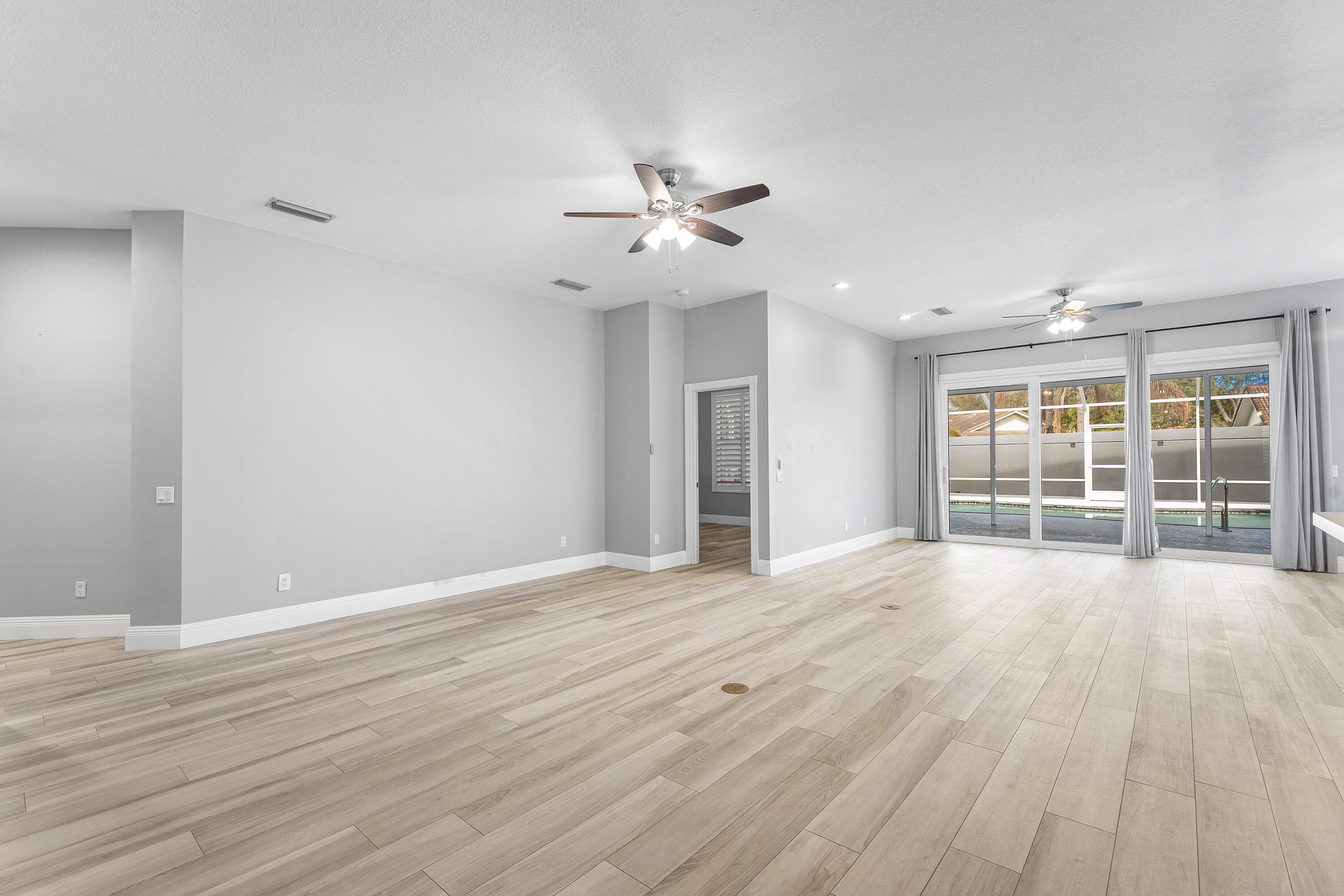 132 East Hampton Way Jupiter, FL 33458 - Photo 5 of 43 Great room