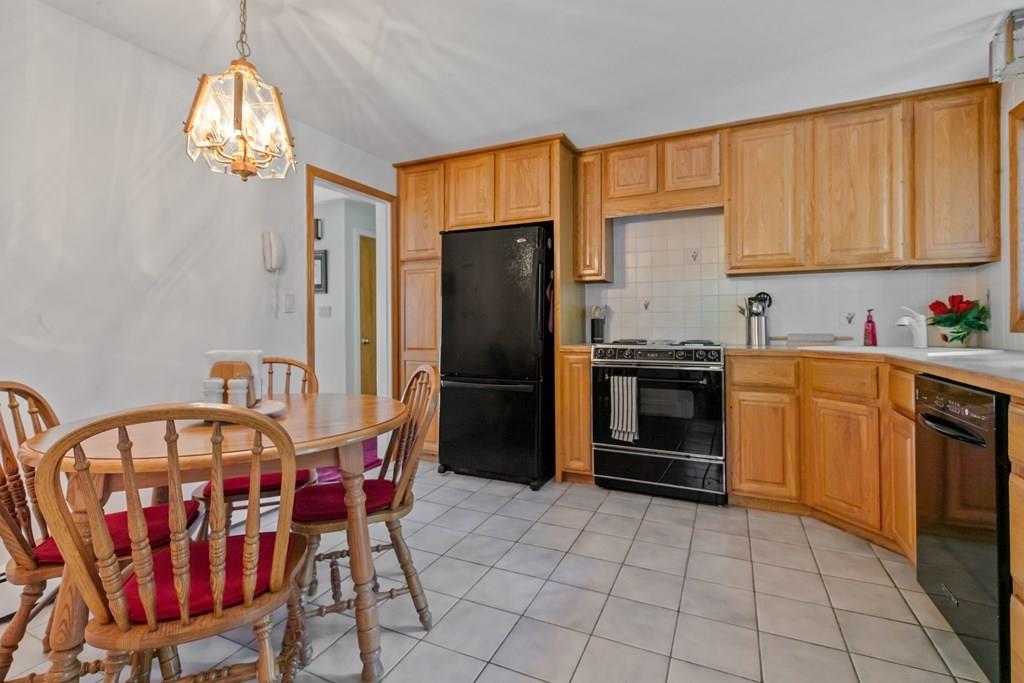 18 Winthrop Road Hingham, MA 02043 - Photo 11 of 34