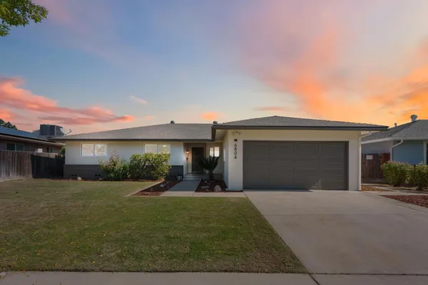 $2,700 | 6804 North Backer Avenue, Fresno, CA 93710