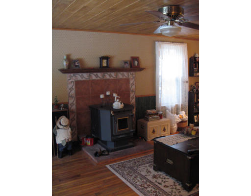 7 Union Road Holland, MA 01521 - Photo 4 of 10