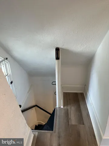 view of an empty room and wooden floor