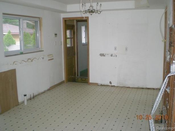 12801 Salem Road Redford, MI 48239 - Photo 4 of 16 Kitchen