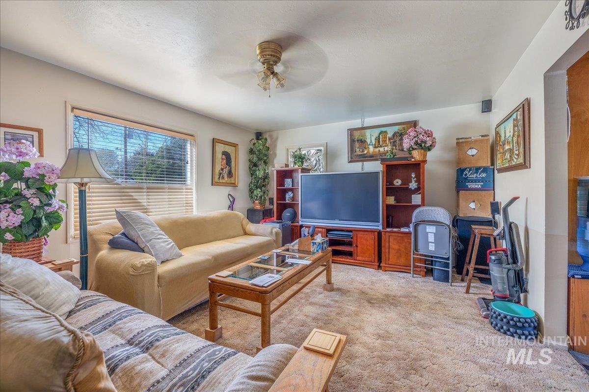2828 Ona Street Boise, ID 83705 - Photo 3 of 20