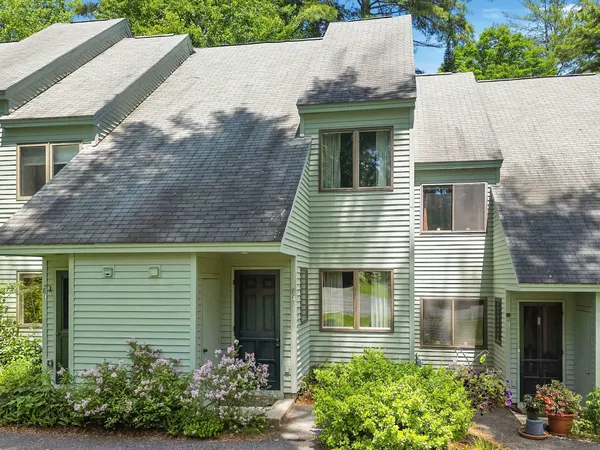 $249,000 | 292 Woodhaven Drive, Unit 9F, Hartford, VT 05001