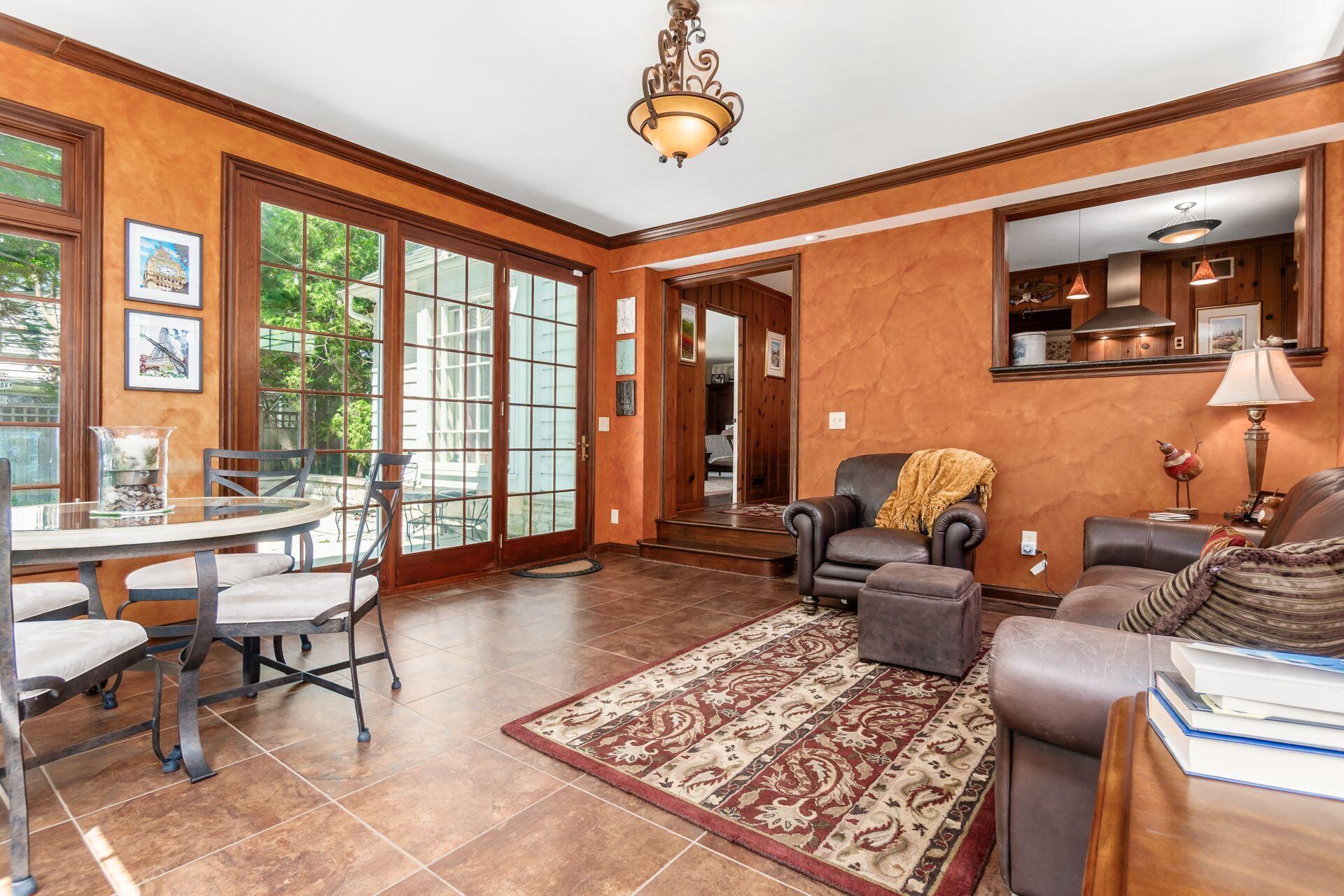 1085 Shady Lane Road Columbus, OH 43227 - Photo 32 of 121 Family Room