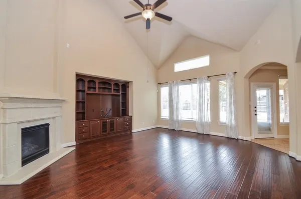$4,200 | 510 McAllister Avenue, Sugar Land, TX 77479