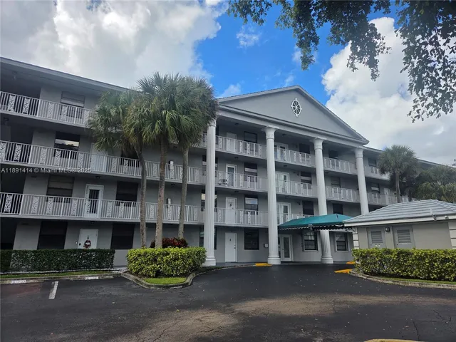 $329,000 | 1530 Whitehall Drive, Unit 405, Davie, FL 33324