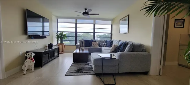 $329,000 | 1530 Whitehall Drive, Unit 405, Davie, FL 33324
