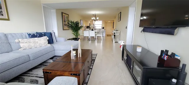 $329,000 | 1530 Whitehall Drive, Unit 405, Davie, FL 33324
