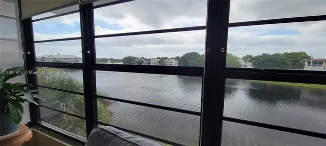 $329,000 | 1530 Whitehall Drive, Unit 405, Davie, FL 33324