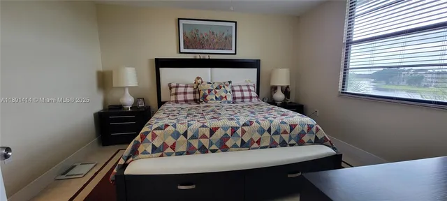 $329,000 | 1530 Whitehall Drive, Unit 405, Davie, FL 33324