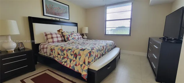 $329,000 | 1530 Whitehall Drive, Unit 405, Davie, FL 33324