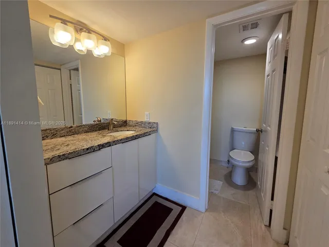 $329,000 | 1530 Whitehall Drive, Unit 405, Davie, FL 33324