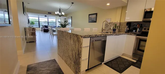 $329,000 | 1530 Whitehall Drive, Unit 405, Davie, FL 33324