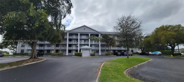 $329,000 | 1530 Whitehall Drive, Unit 405, Davie, FL 33324