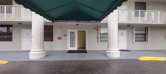 $329,000 | 1530 Whitehall Drive, Unit 405, Davie, FL 33324