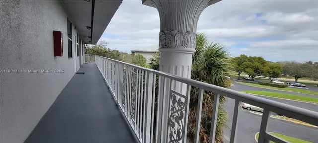 $329,000 | 1530 Whitehall Drive, Unit 405, Davie, FL 33324