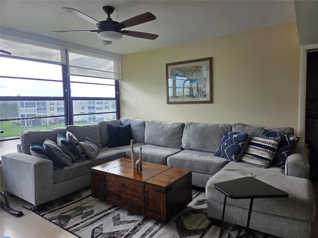 $329,000 | 1530 Whitehall Drive, Unit 405, Davie, FL 33324