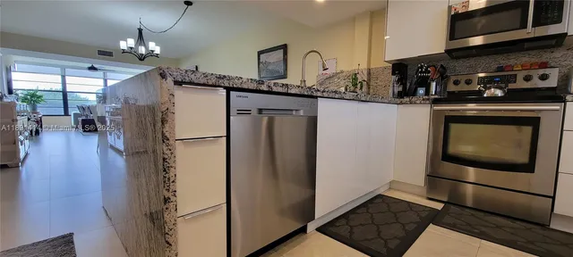 $329,000 | 1530 Whitehall Drive, Unit 405, Davie, FL 33324