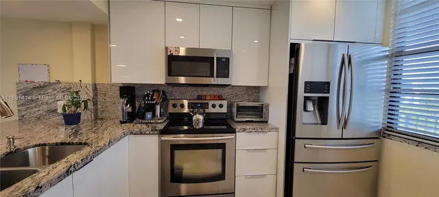 $329,000 | 1530 Whitehall Drive, Unit 405, Davie, FL 33324