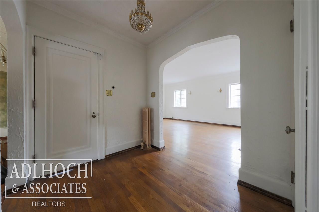 943-45 Harcourt Road Grosse Pointe, MI 48230 - Photo 6 of 16 31321513-5.JPG
