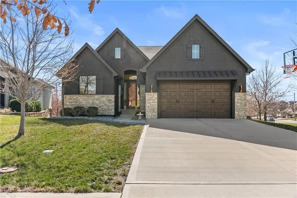 $625,000 | 1600 Northeast Woodland Shores Circle, Lee's Summit, MO 64086