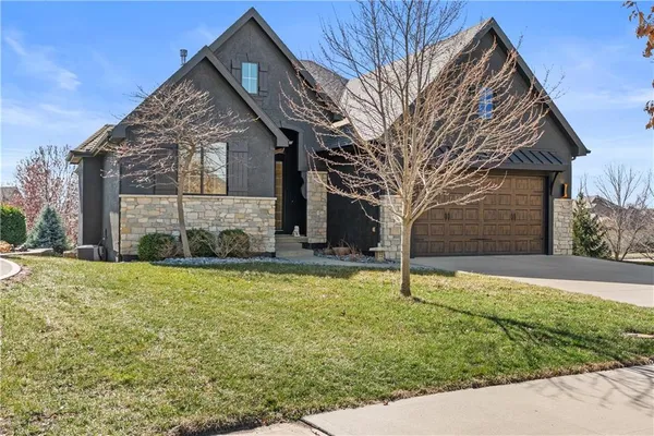 $625,000 | 1600 Northeast Woodland Shores Circle, Lee's Summit, MO 64086
