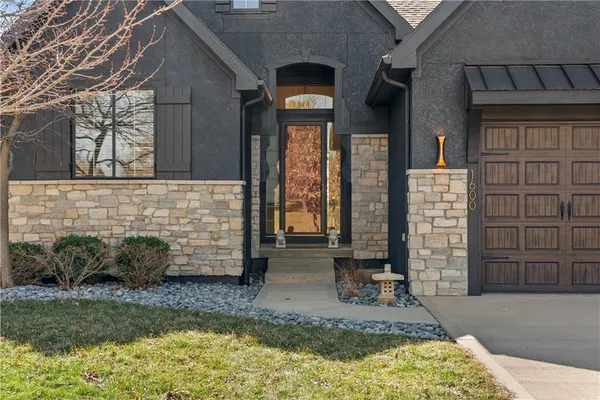 $625,000 | 1600 Northeast Woodland Shores Circle, Lee's Summit, MO 64086