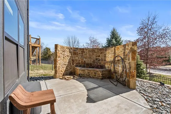 $625,000 | 1600 Northeast Woodland Shores Circle, Lee's Summit, MO 64086