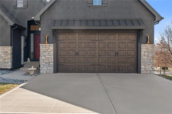 $625,000 | 1600 Northeast Woodland Shores Circle, Lee's Summit, MO 64086