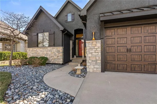 $625,000 | 1600 Northeast Woodland Shores Circle, Lee's Summit, MO 64086