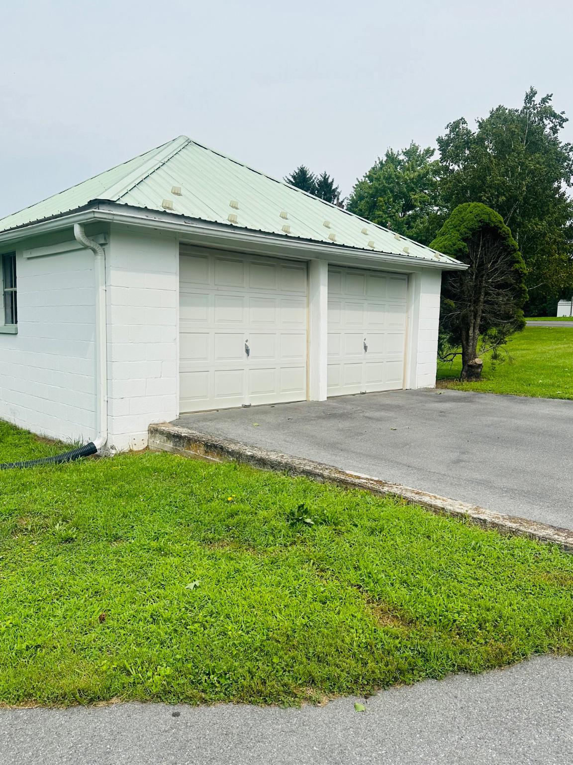 1634 Crottlestown Road Chambersburg, PA 17202 - Photo 31 of 37 Charming garage