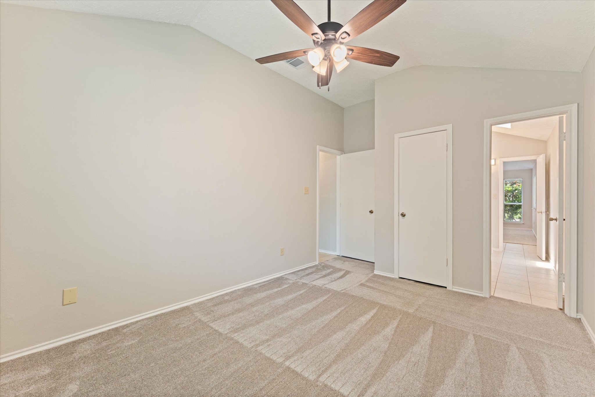 4906 Meadowfox Place Spring, TX 77389 - Photo 32 of 39 Second primary with vaulted ceiling.