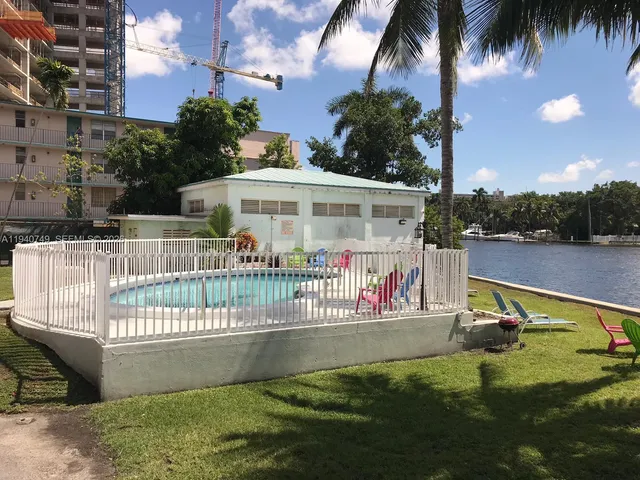 $1,800 | 1610 Northwest N River Drive, Unit 305, Miami, FL 33125