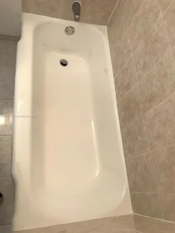 $1,700 | 1610 Northwest N River Drive, Unit 305, Miami, FL 33125