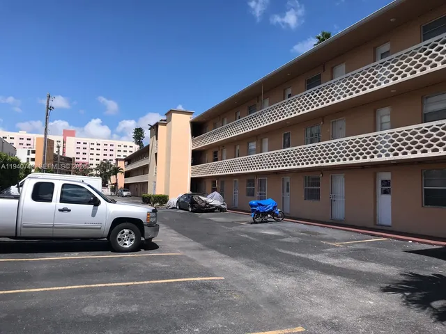 $1,700 | 1610 Northwest N River Drive, Unit 305, Miami, FL 33125